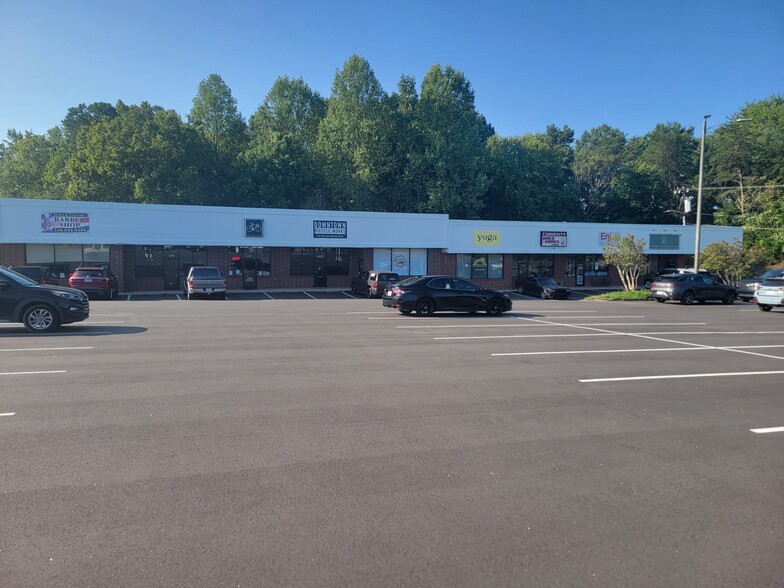 4535-4539 N Us Highway 220, Summerfield, NC for rent - Building Photo - Image 1 of 3