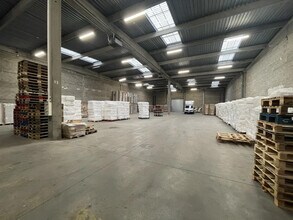 Light Industrial in Goussainville to rent Interior Photo- Image 2 of 7