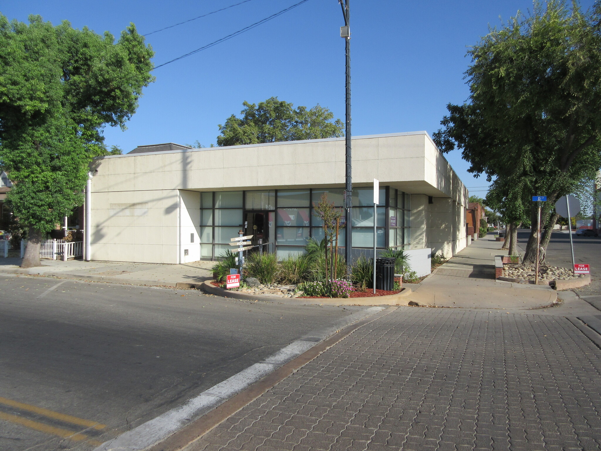 208 W D St, Lemoore, CA for rent Building Photo- Image 1 of 7