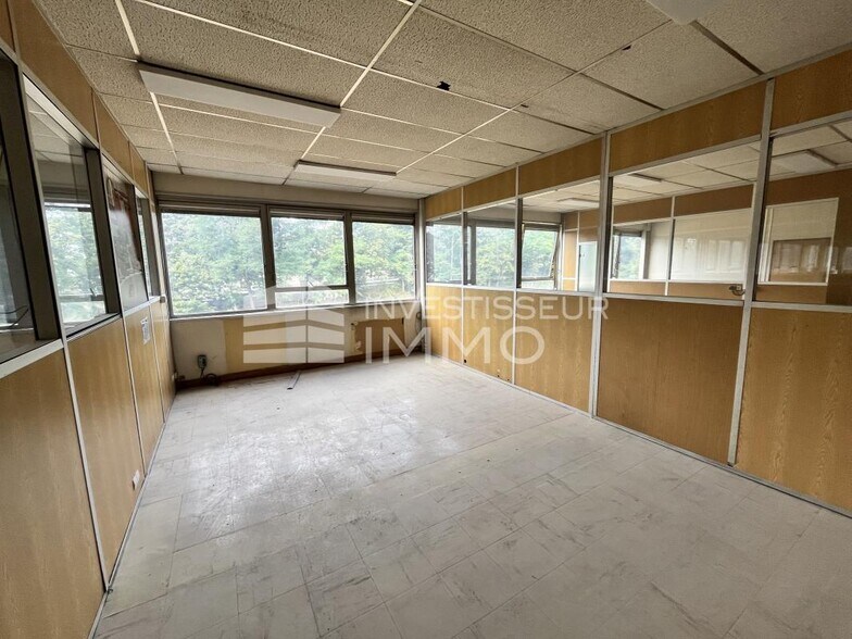 Office in Noisy Le Grand to rent - Interior Photo - Image 2 of 2