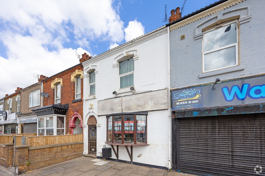 215 Grimsby Rd, Cleethorpes for sale - Primary Photo - Image 2 of 4