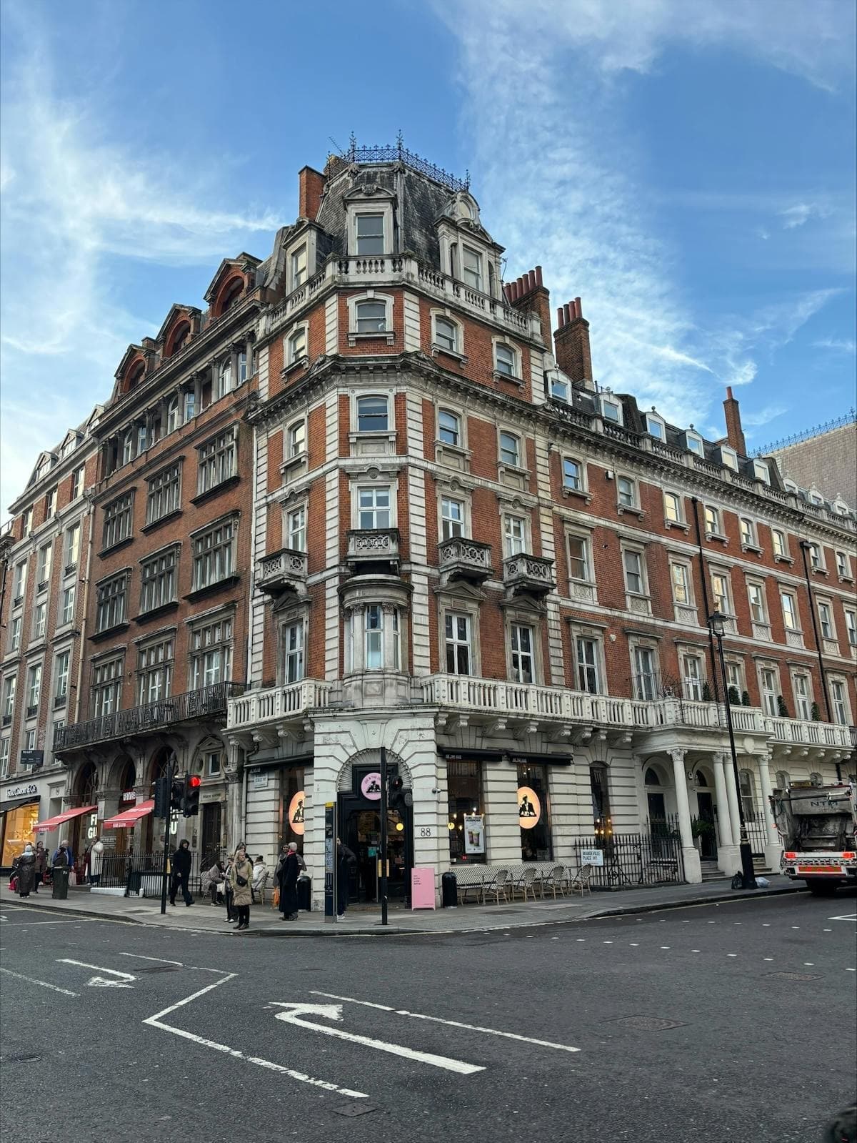 1 Mandeville Pl, London to rent Primary Photo- Image 1 of 4