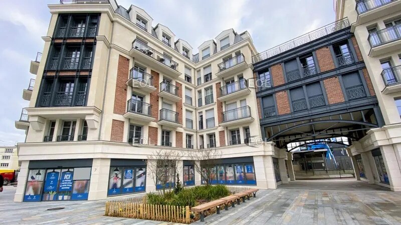Retail in Clamart to rent Building Photo- Image 1 of 6