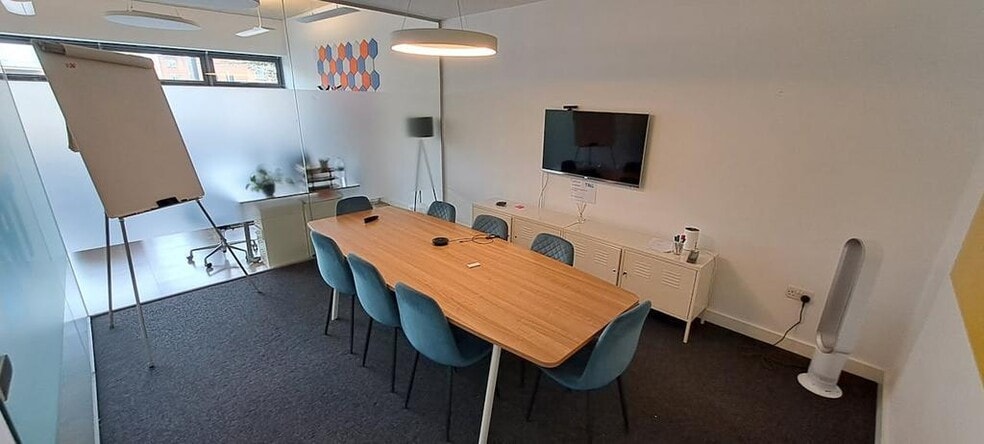 Stroudly Rd, Brighton to rent - Building Photo - Image 3 of 9