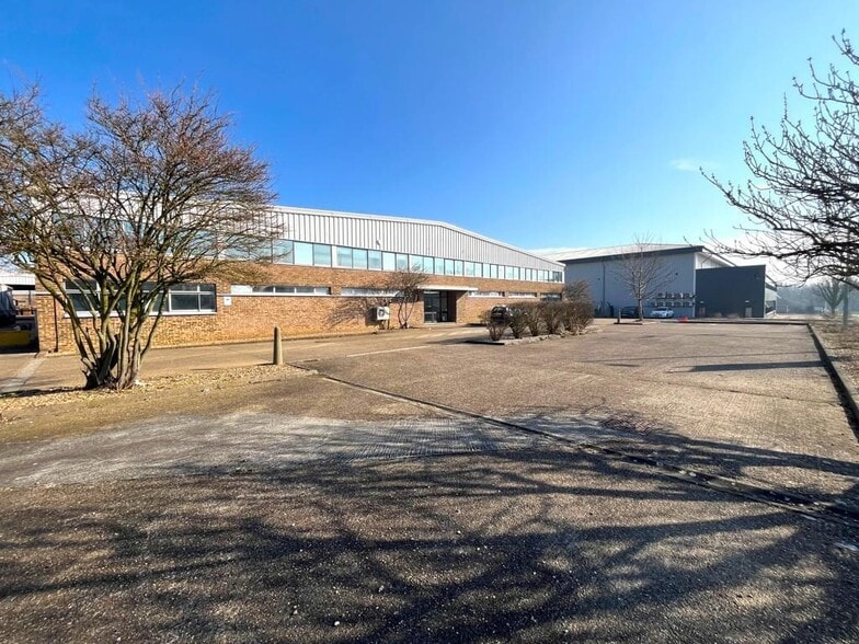 20 Freebournes Rd, Witham to rent - Building Photo - Image 2 of 12