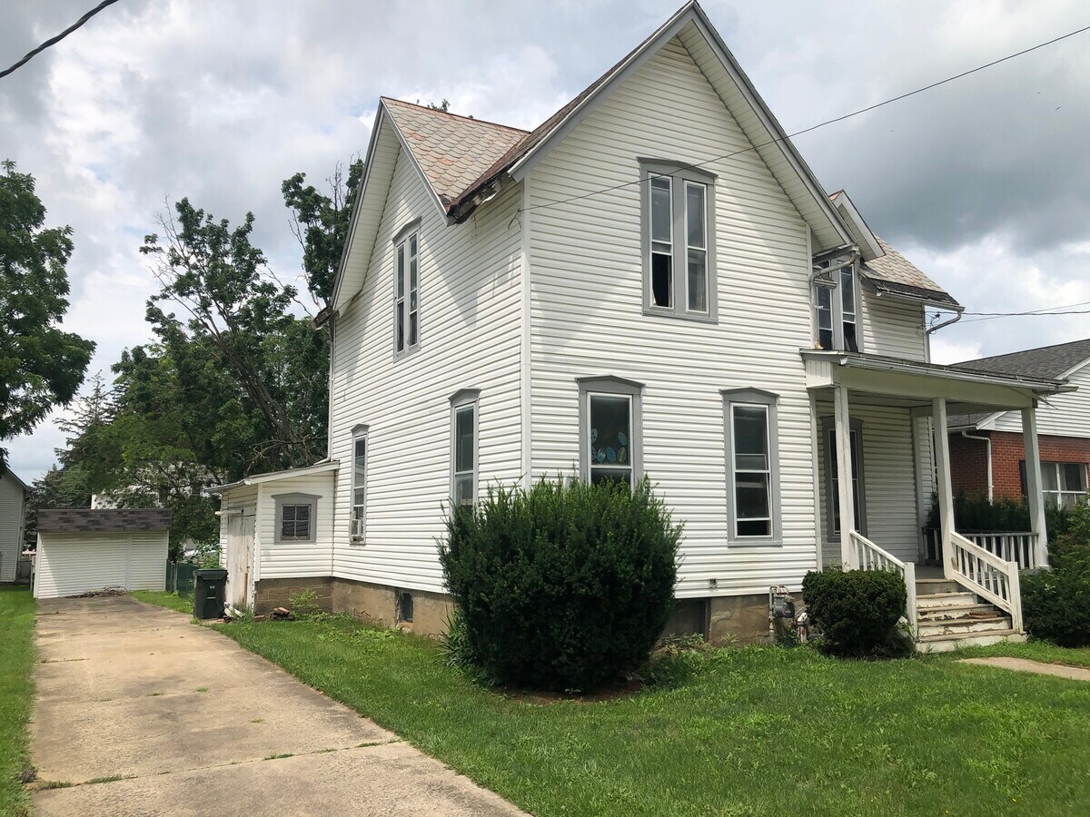 214 E Herrick Ave, Wellington 44090 UK