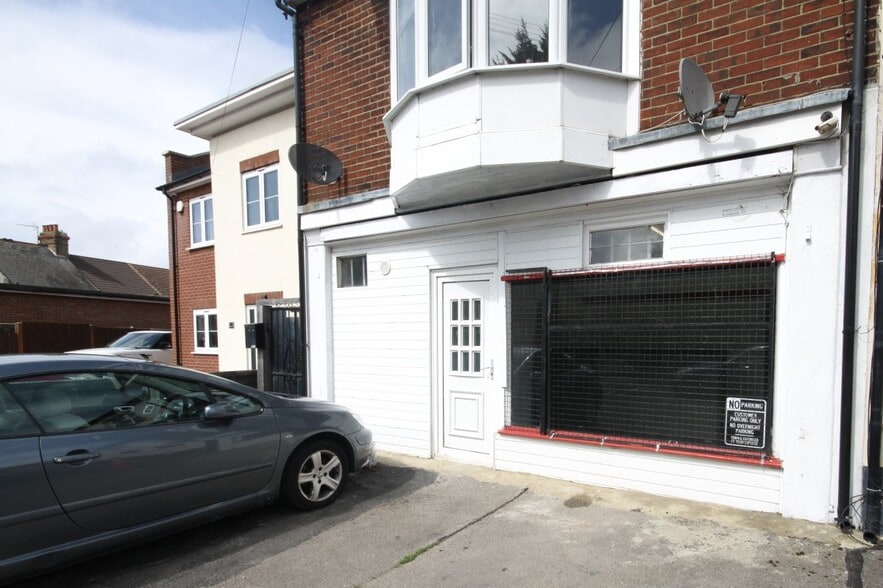 Sturdee Av, Gillingham to rent - Building Photo - Image 2 of 2