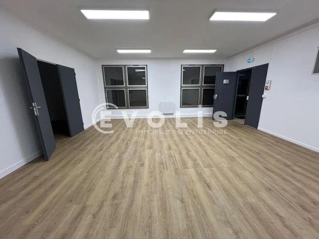 Office in Torcy to rent Interior Photo- Image 1 of 7