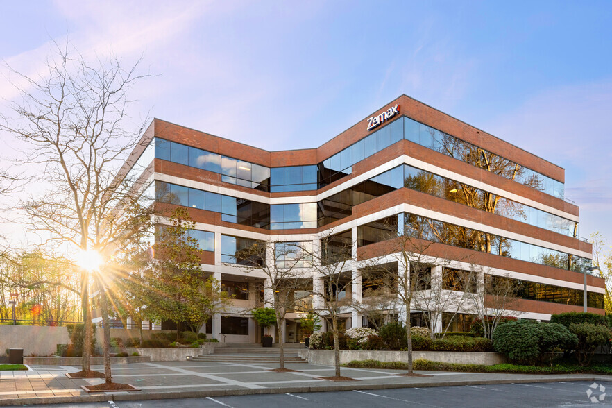 3933 Lake Washington Blvd NE, Kirkland, WA for rent - Building Photo - Image 3 of 23