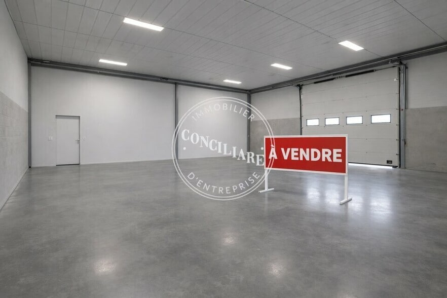 Industrial in Toulouse for sale - Building Photo - Image 2 of 3