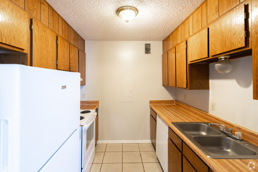 255 Turner St, Roanoke, TX for sale - Interior Photo - Image 3 of 49