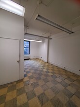 303-305 Fifth Ave, New York, NY for rent Interior Photo- Image 1 of 4