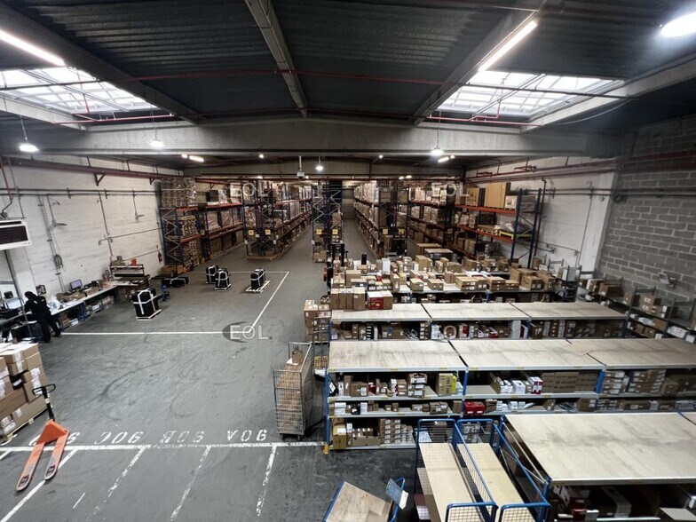 Light Industrial in Saint-Denis to rent - Building Photo - Image 1 of 16