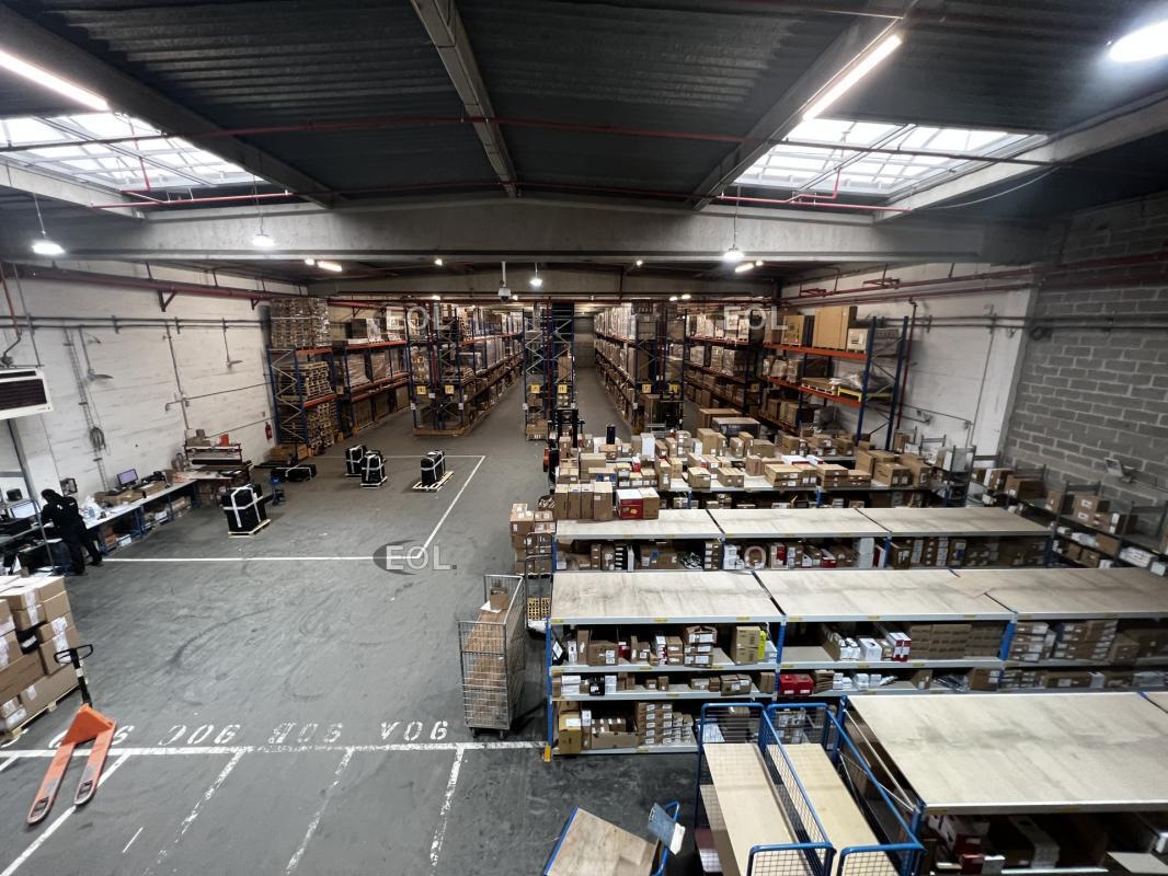 Light Industrial in Saint-Denis to rent Building Photo- Image 1 of 17