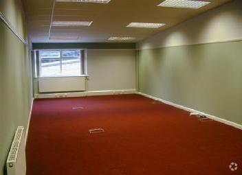 Carrbottom Rd, Bradford to rent - Building Photo - Image 3 of 7