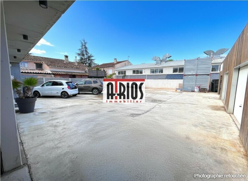 Light Industrial in La Crau to rent - Building Photo - Image 2 of 7