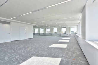 2 Rue Stephenson, Montigny-le-Bretonneux to rent Interior Photo- Image 2 of 5