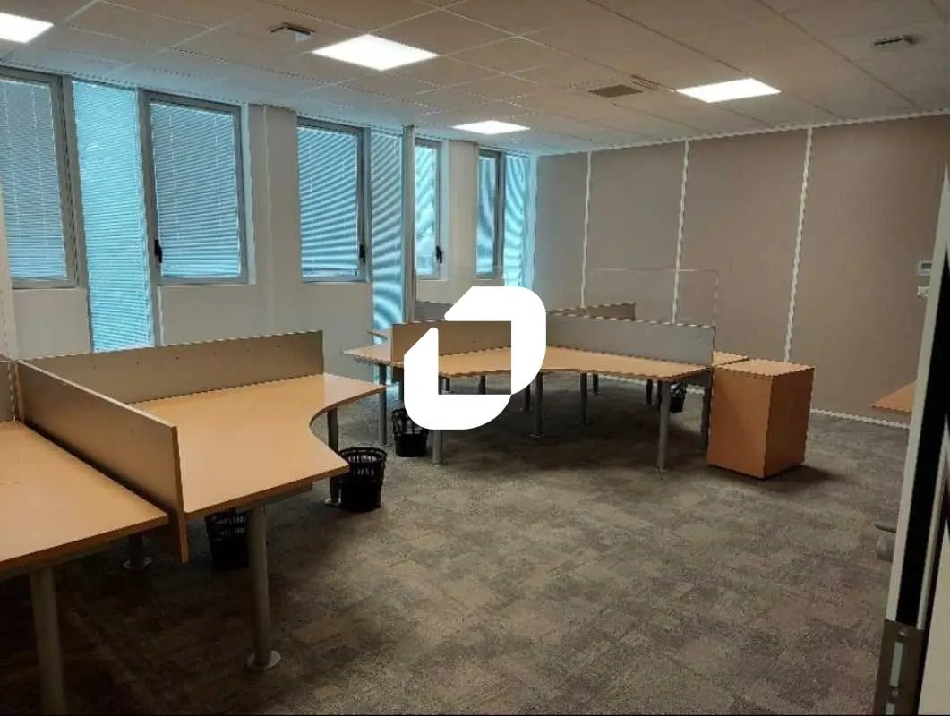 Office in Rillieux-la-Pape to rent Interior Photo- Image 1 of 8