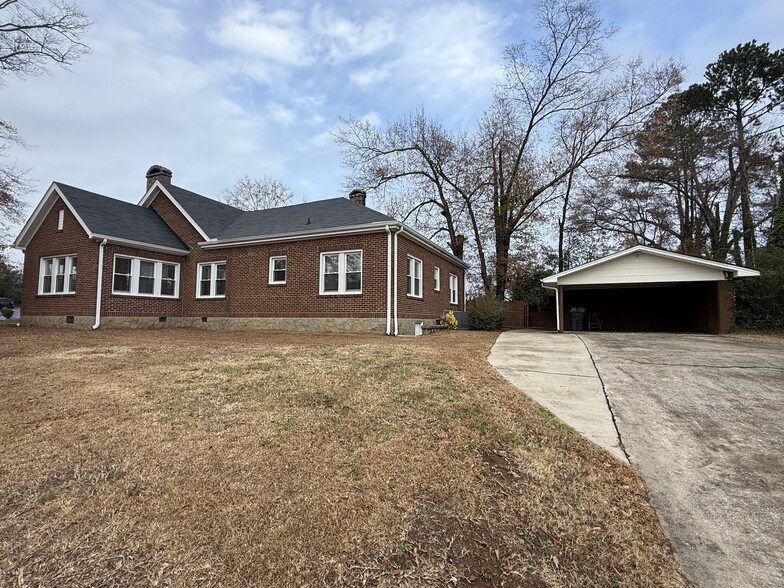 581 W Main St, Spartanburg, SC for rent - Building Photo - Image 2 of 8