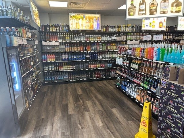 819 Us-90, Gautier, MS to rent - Interior Photo - Image 2 of 12