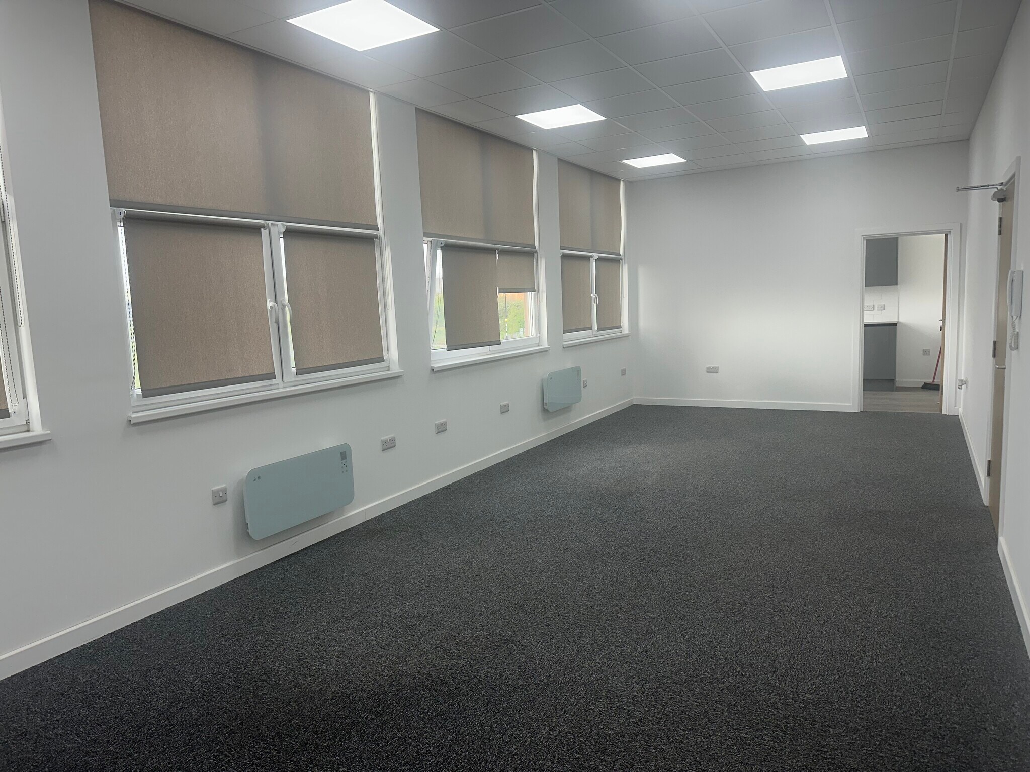 Coldharbour Ln, Rainham for sale Interior Photo- Image 1 of 1