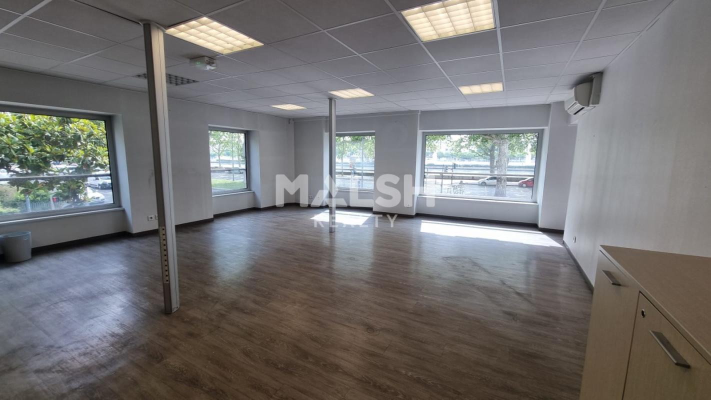 Retail in Lyon to rent Interior Photo- Image 1 of 25