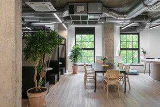 724 Holloway Rd, London to rent Interior Photo- Image 2 of 2