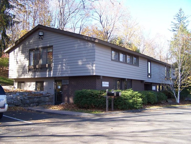 35 Old Ridgefield Rd, Wilton, CT for rent - Building Photo - Image 1 of 3