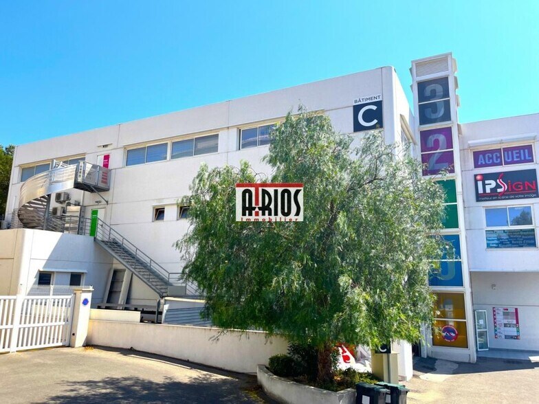 Office in La Seyne-sur-Mer to rent - Building Photo - Image 2 of 6
