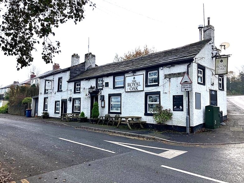 4 Royal Oak Av, Blackburn to rent - Building Photo - Image 1 of 2