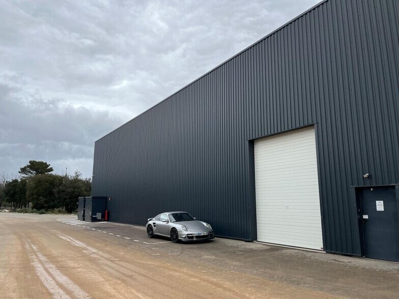 Light Industrial in Signes to rent - Building Photo - Image 2 of 6
