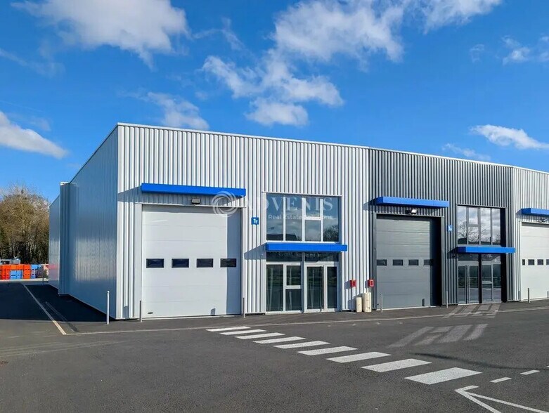 Light Industrial in Miniac-Morvan for sale - Building Photo - Image 2 of 6