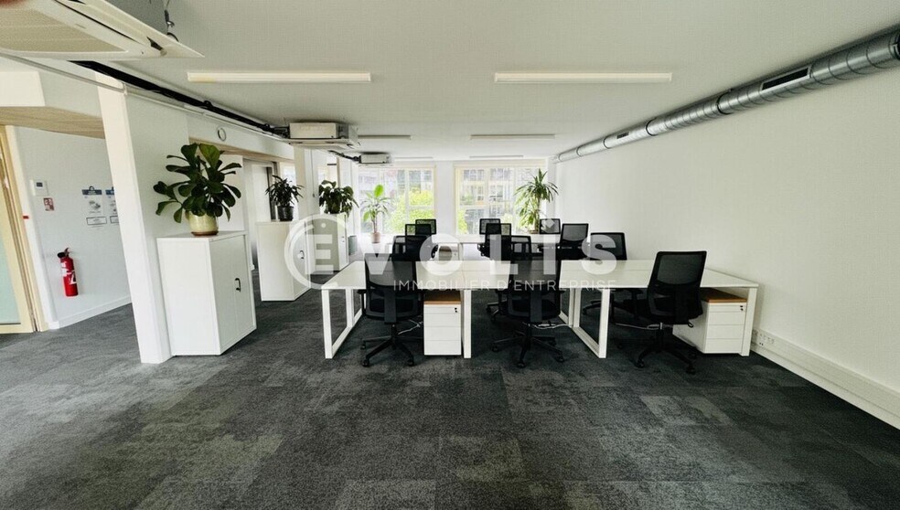 Office in Vanves to rent - Interior Photo - Image 1 of 9