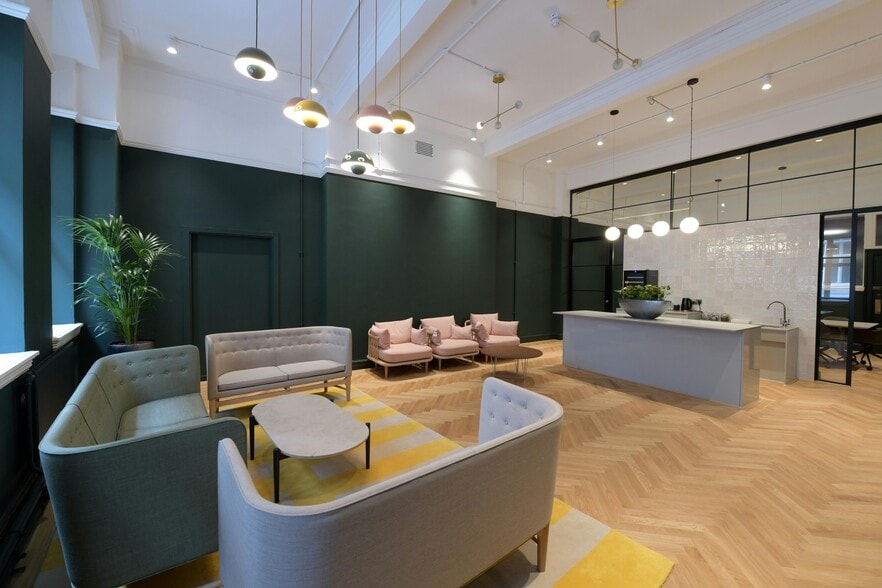 St Ann's Sq, Manchester to rent - Building Photo - Image 3 of 8