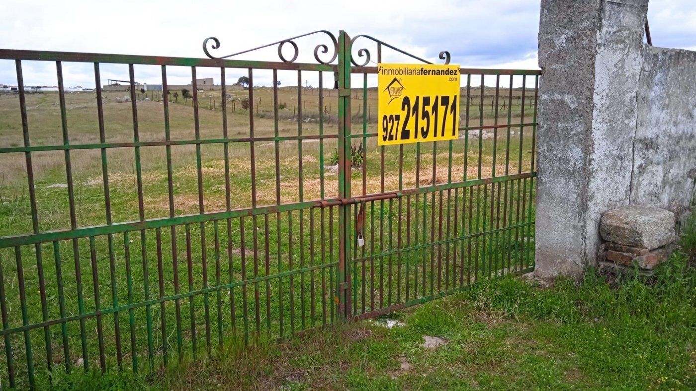 Land in Arroyo de la Luz, Cáceres for sale Primary Photo- Image 1 of 3