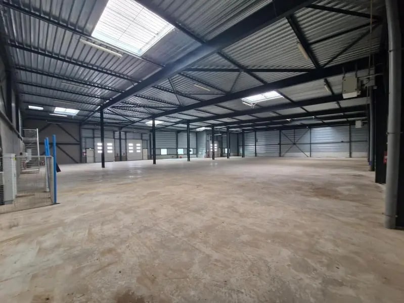 Industrial in Montigny-le-Bretonneux to rent Interior Photo- Image 1 of 10