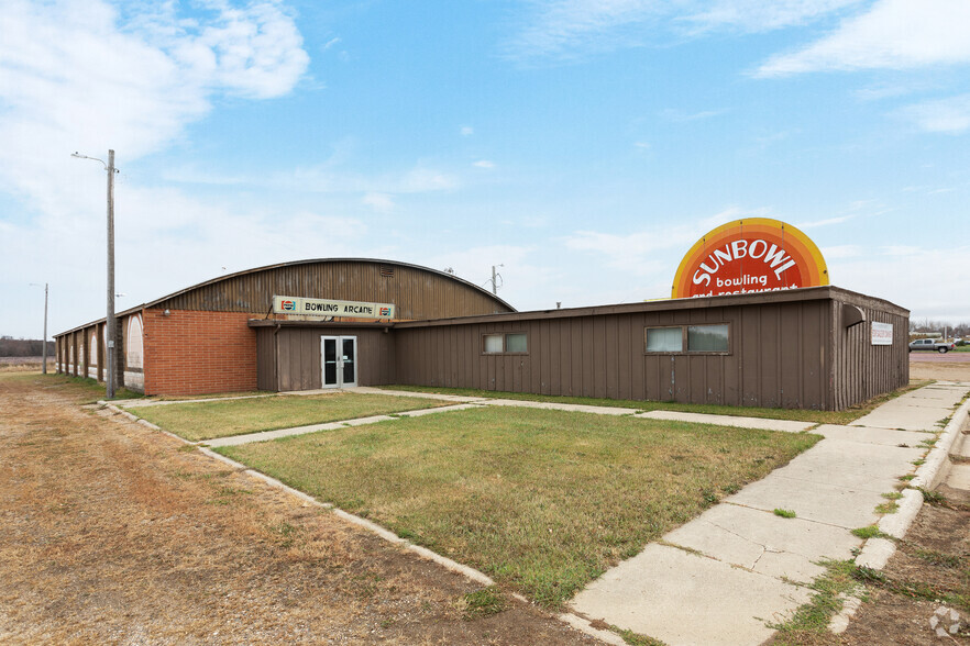 111 S 1st Ave, Windom, MN for sale - Primary Photo - Image 1 of 1