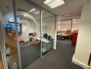 114-118 High St, Southampton to rent Interior Photo- Image 2 of 6