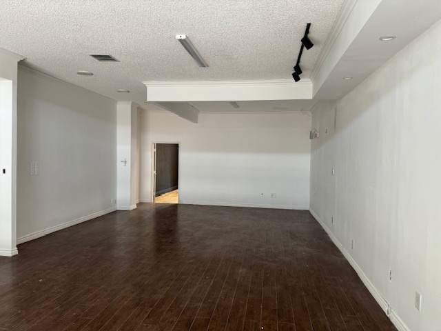 7057-7059 Reseda Blvd, Reseda, CA for rent - Interior Photo - Image 3 of 12