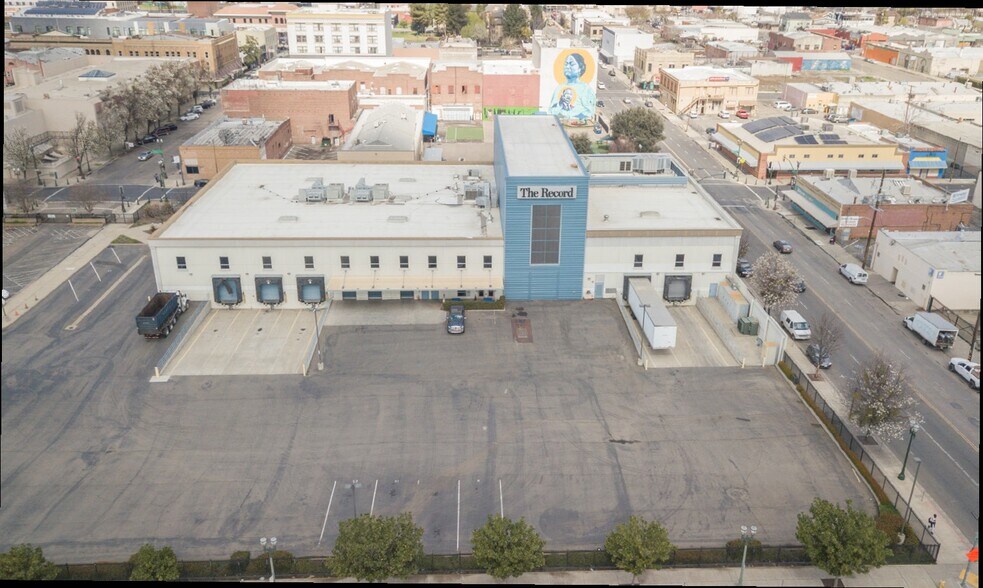 612 E Market St, Stockton, CA for rent - Building Photo - Image 1 of 10