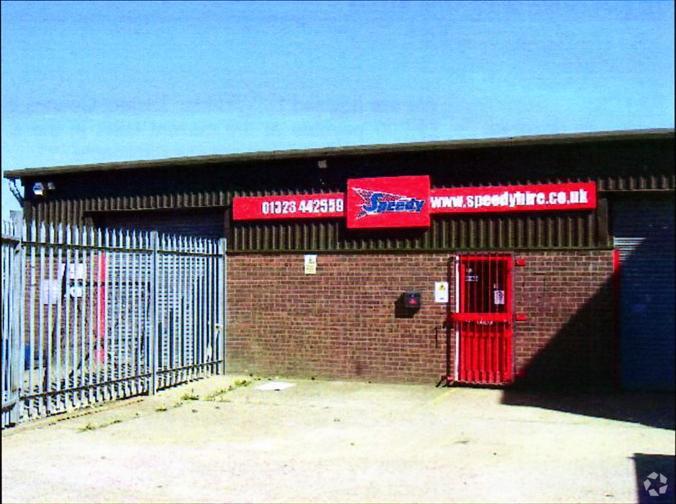 7 Diplocks Way, Hailsham to rent - Building Photo - Image 2 of 5