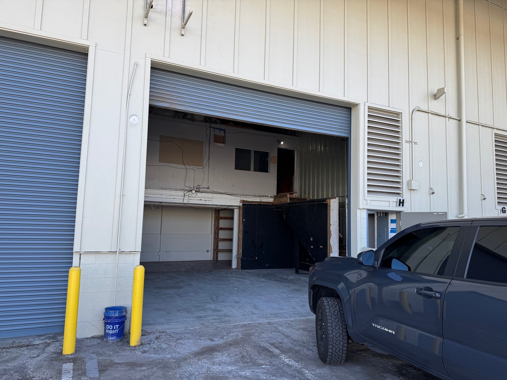 2290 Alahao Pl, Honolulu, HI to rent Interior Photo- Image 1 of 3