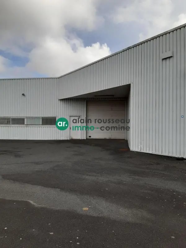 Location Entrepôt 250 m² - Photo 1