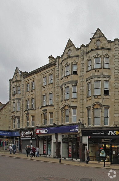 2-4 Sheep St, Northampton to rent - Building Photo - Image 3 of 4