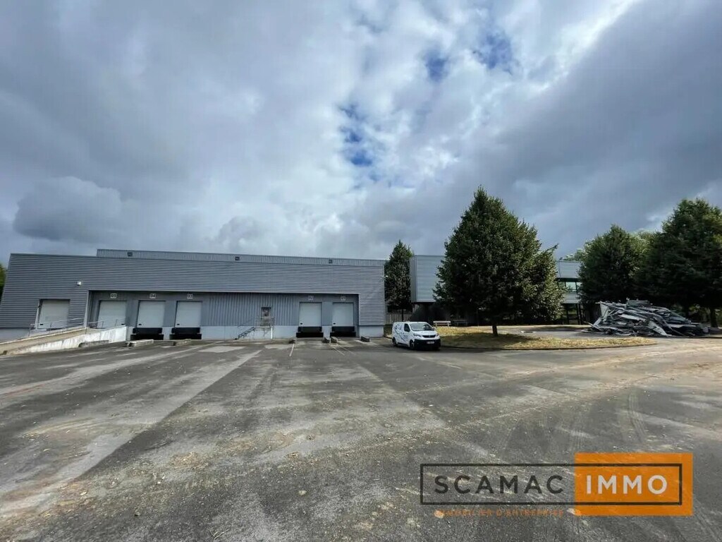 Location Entrepôt 8 065 m² - Photo 1