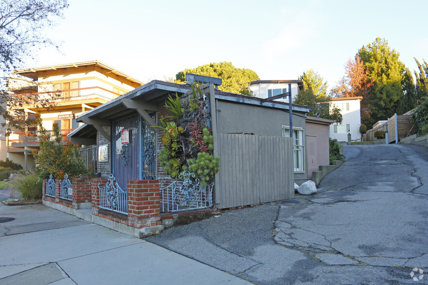 2521-2523 Foothill Blvd, La Crescenta, CA for sale - Primary Photo - Image 1 of 1