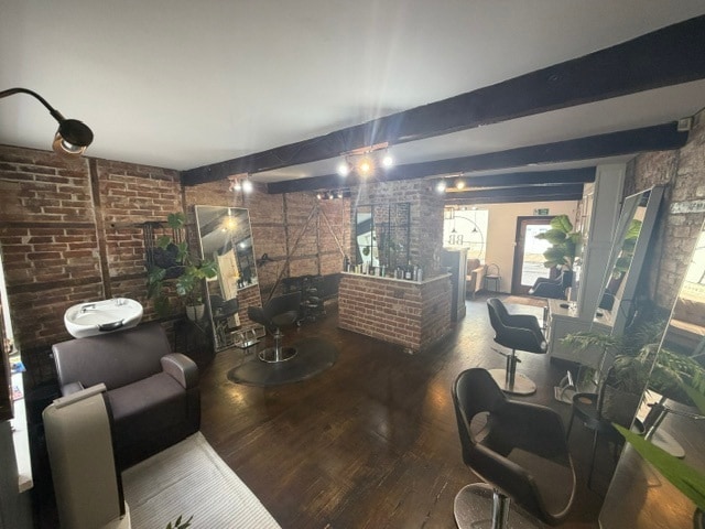 21 New St, Salisbury to rent - Building Photo - Image 2 of 5