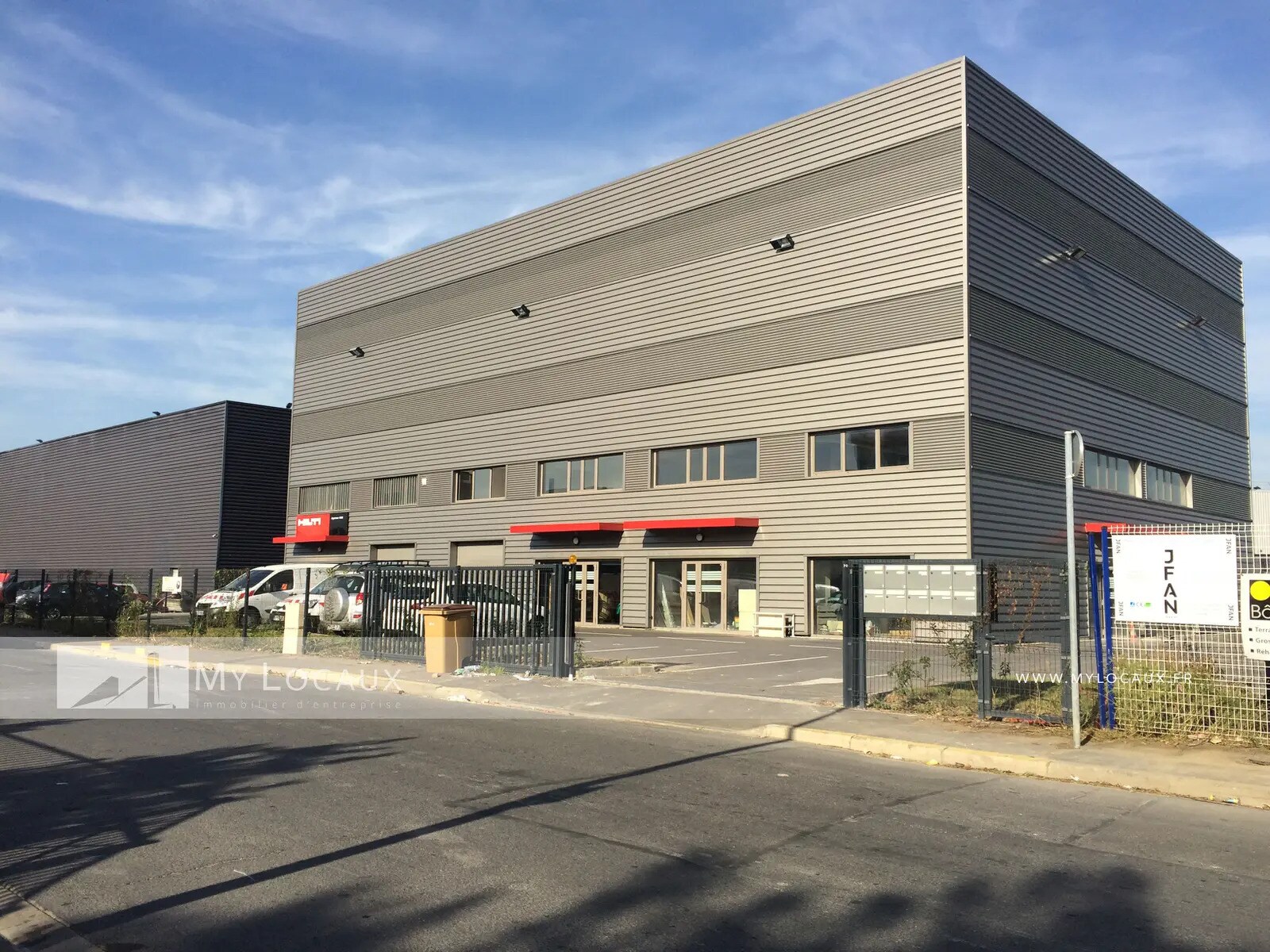 Light Industrial in Villeneuve-la-Garenne to rent Building Photo- Image 1 of 7