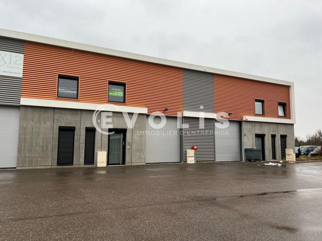 Light Industrial in Meyzieu to rent Building Photo- Image 1 of 14
