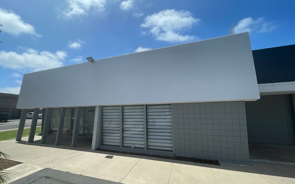 3252-3276 Rosecrans St, San Diego, CA for rent - Building Photo - Image 1 of 9